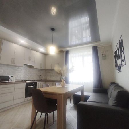 Апартаменти В Новобудові В Жк Фамілія Lviv Exteriör bild