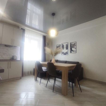 Апартаменти В Новобудові В Жк Фамілія Lviv Exteriör bild