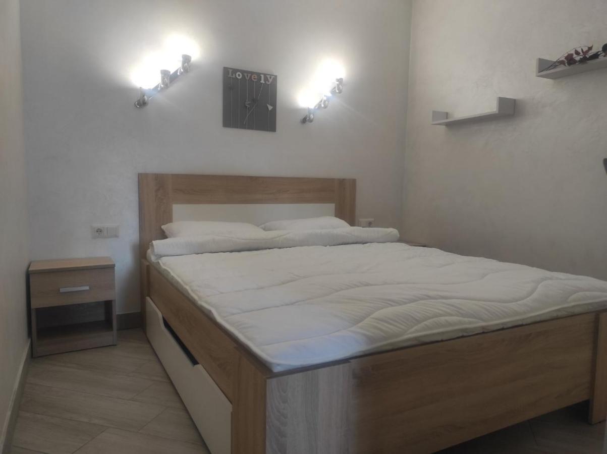 Апартаменти В Новобудові В Жк Фамілія Lviv Exteriör bild