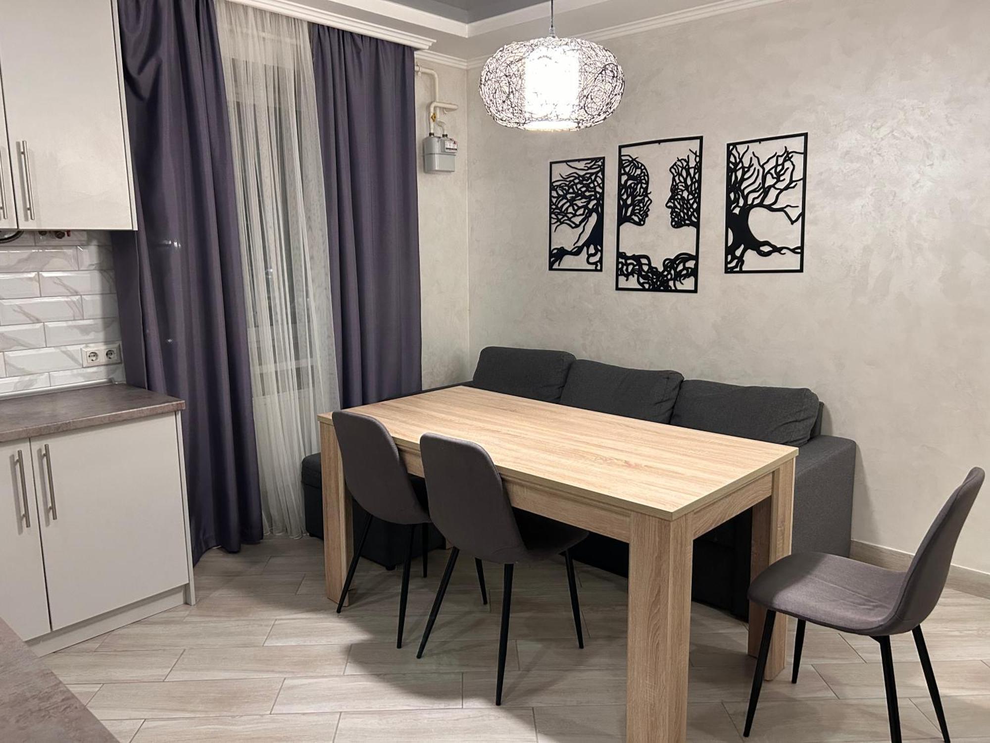 Апартаменти В Новобудові В Жк Фамілія Lviv Exteriör bild